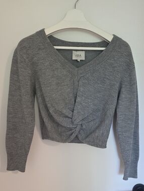 J.O.A. Gray V-Neck Twist Knit Top